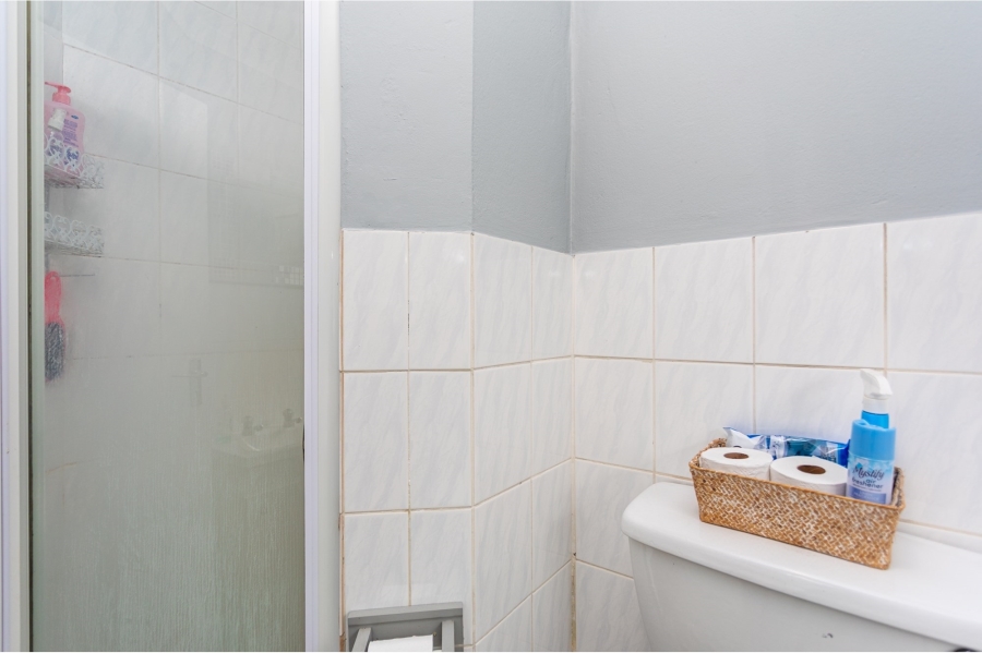 2 Bedroom Property for Sale in Loevenstein Western Cape
